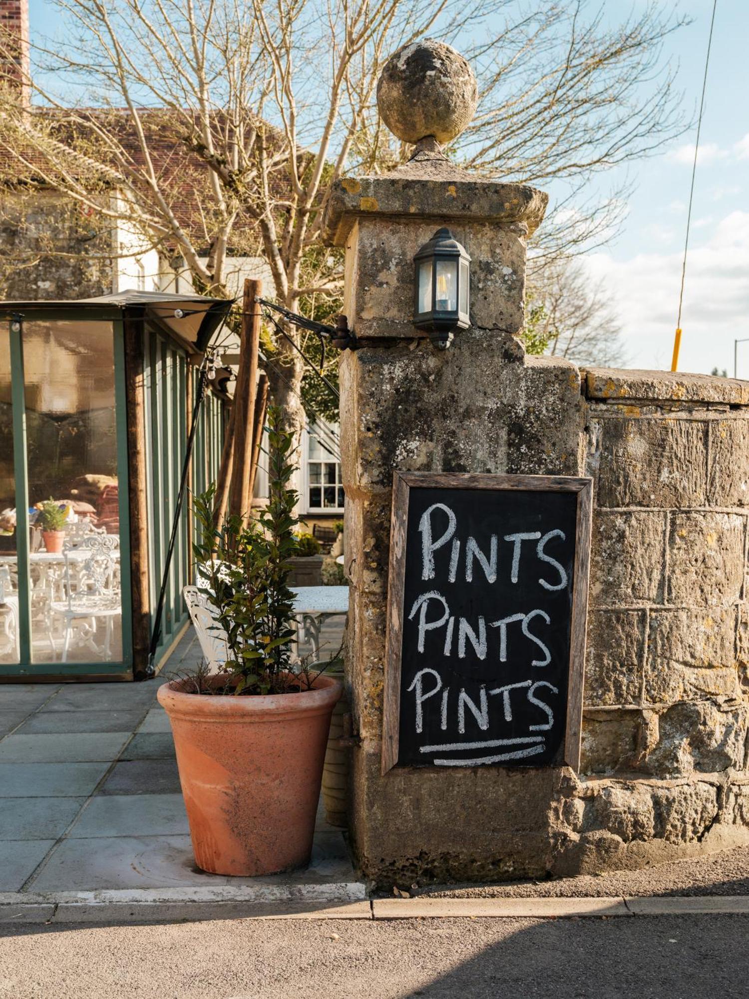 The Grosvenor Arms Hotel Hindon Bagian luar foto